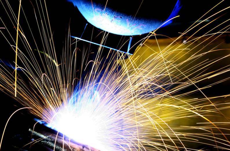 Industrial welding with sparks